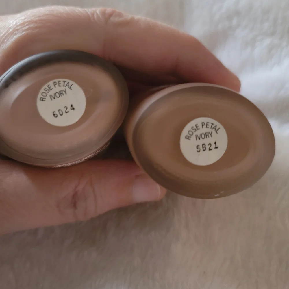 Mary Kay Day Radiance Liquid Foundation‎ Rose Petal Ivory New